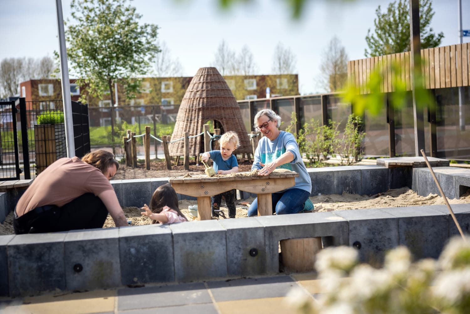 Kind&co ludens - kinderdagverblijf - buitenspelen - zandbak