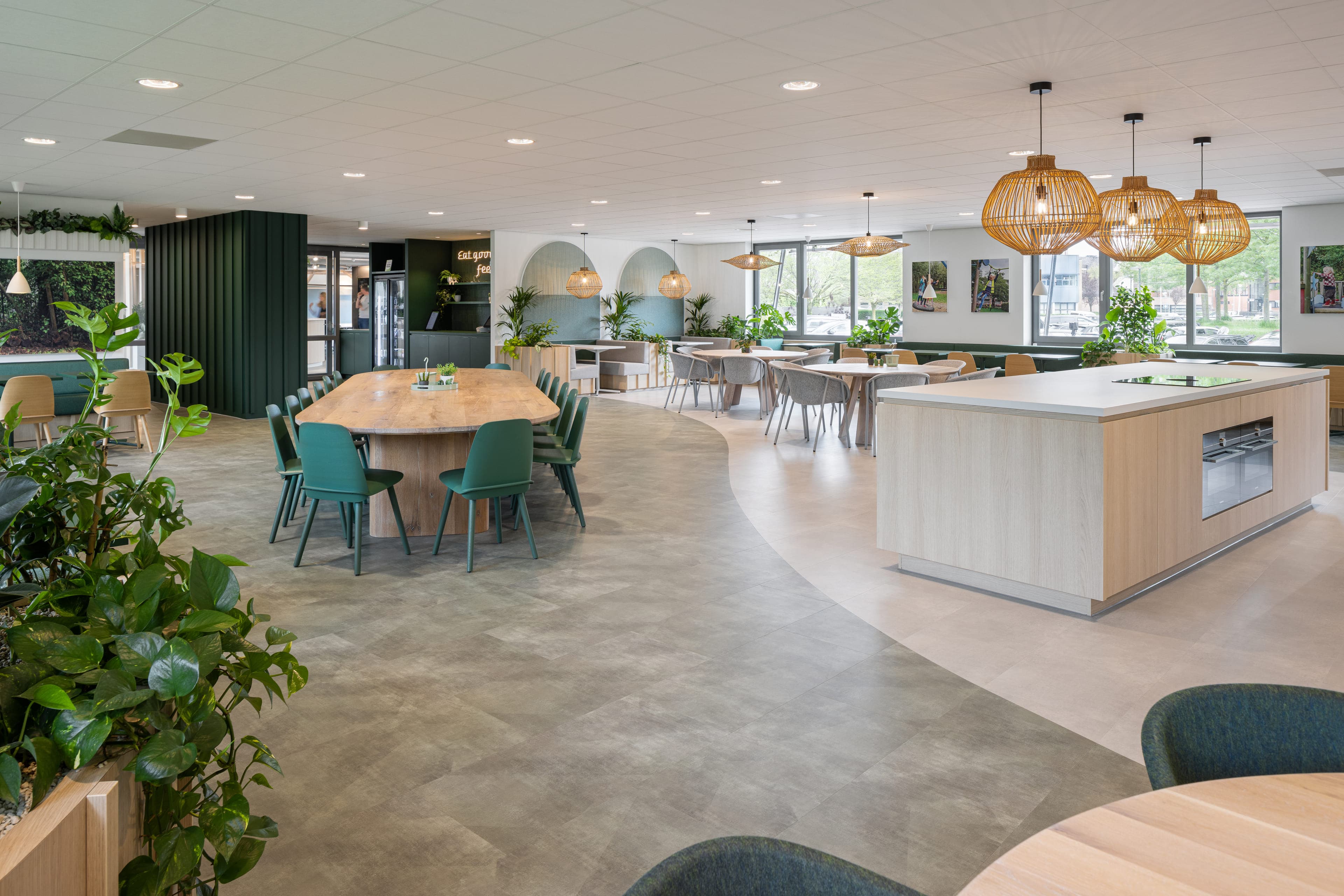 Kind&co ludens - servicekantoor - kantine tafels