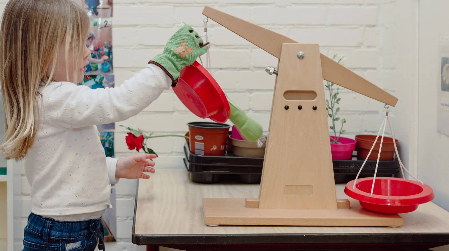 PG - standaard - kind - spelen - weegschaal